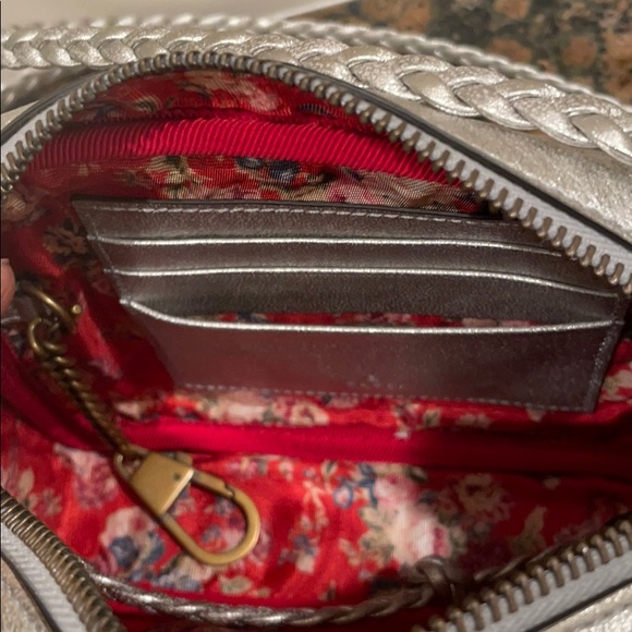 ❌SOLD❌ Gucci silver camera bag - Picture 8 of 9